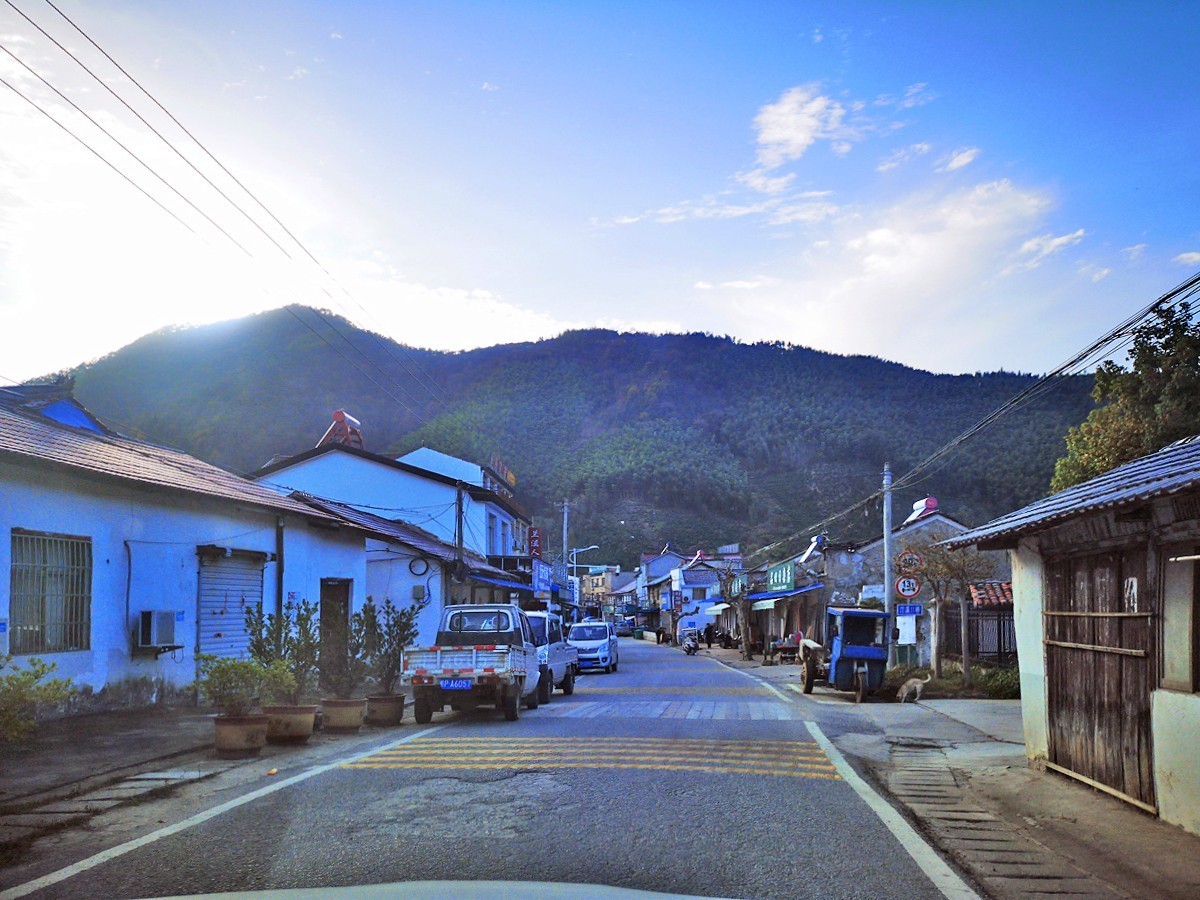 在皖南小川藏线上我看到就是这样1