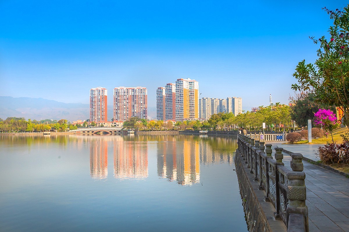 2025-04-11云南瑞丽弄莫湖公园（一)