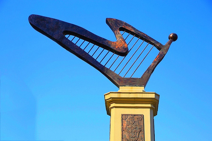 《不老松：忆海南游记》(13)海南长島蓝湾一期大门景！