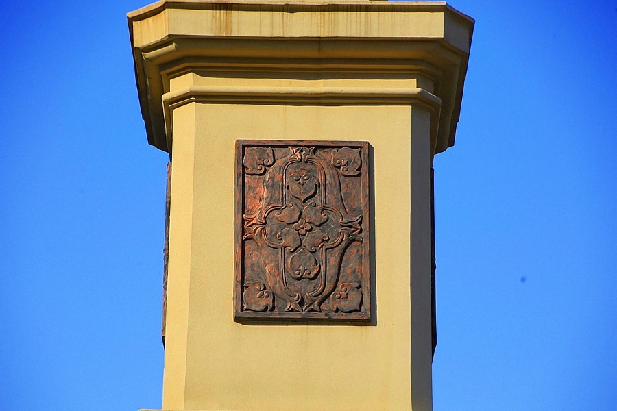 《不老松：忆海南游记》(13)海南长島蓝湾一期大门景！