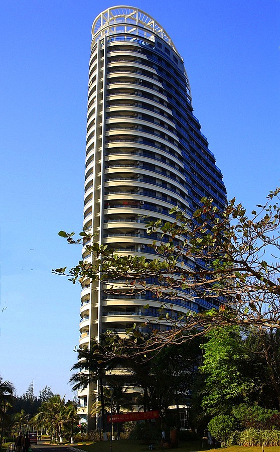 《不老松：忆海南游记》(13)海南长島蓝湾一期大门景！