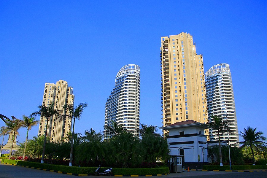《不老松：忆海南游记》(13)海南长島蓝湾一期大门景！