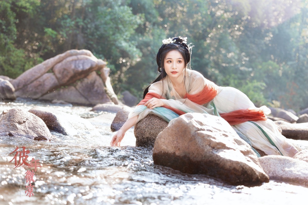 彼年微凉 复归素净