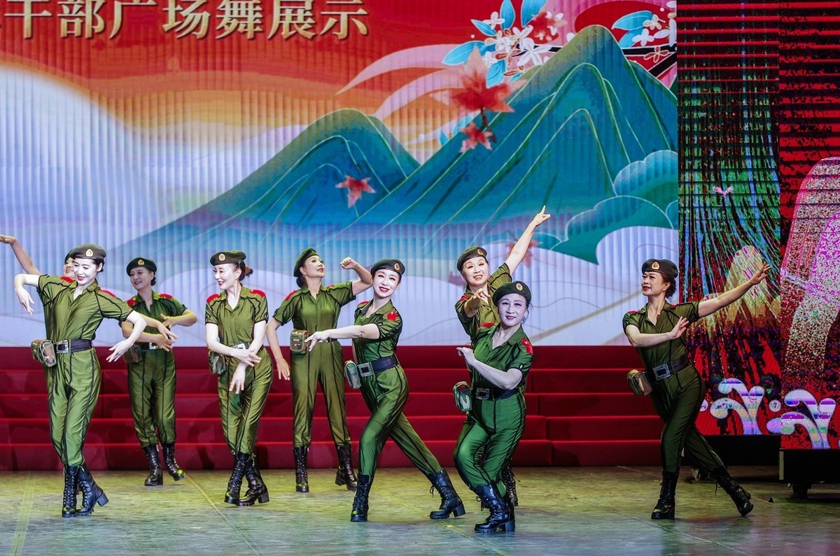 北京海淀区军休干部广场舞展演 四