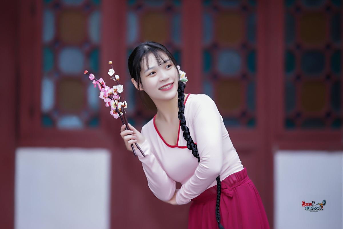 【女神舞红裙】---佳佳