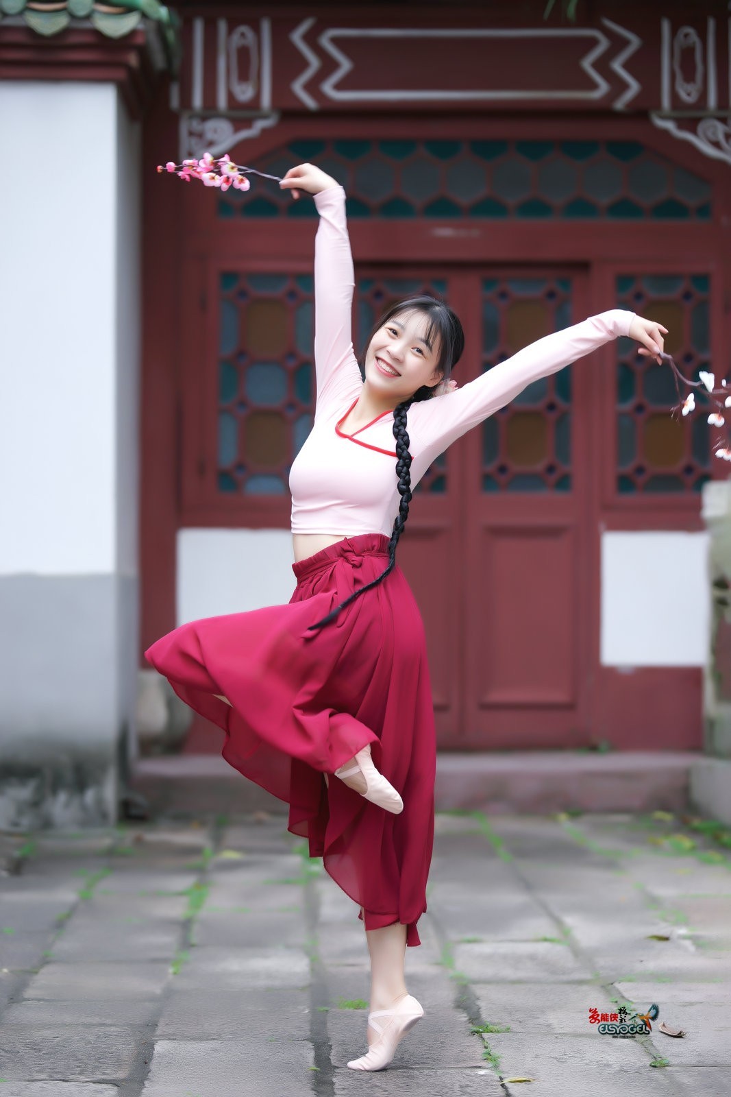 【女神舞红裙】---佳佳