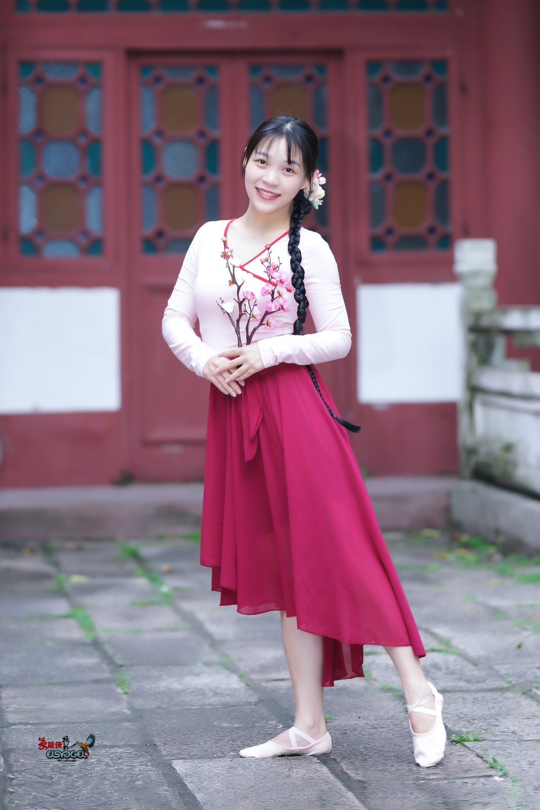 【女神舞红裙】---佳佳