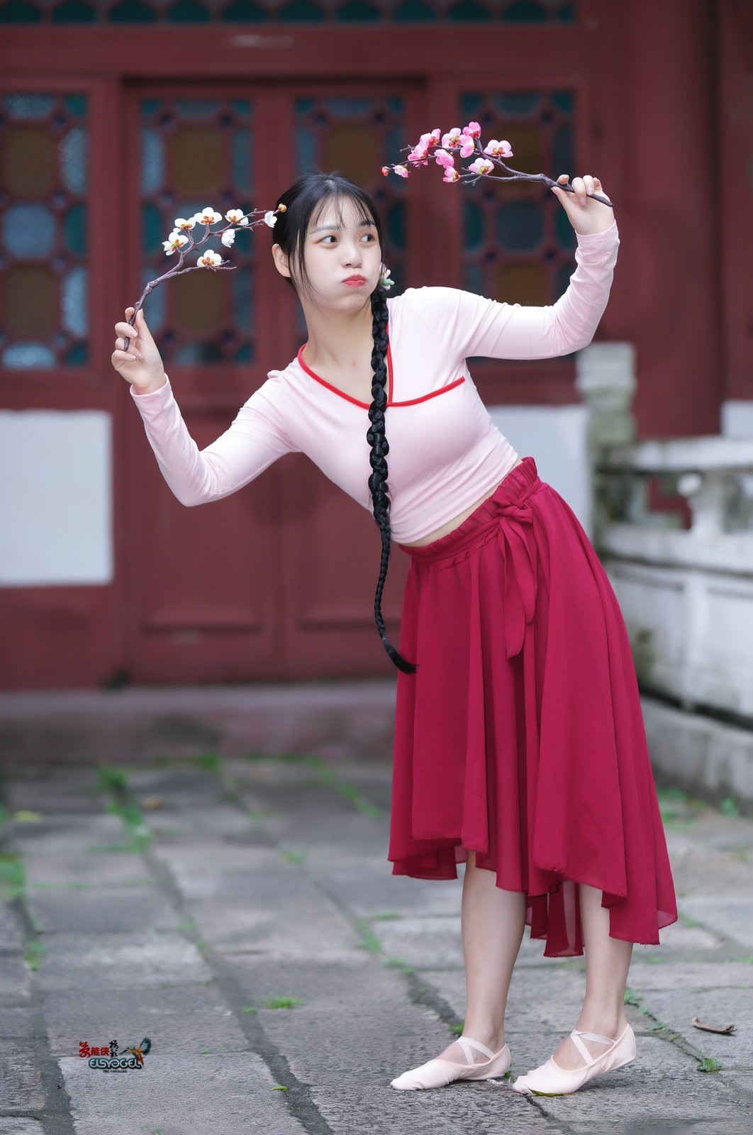 【女神舞红裙】---佳佳