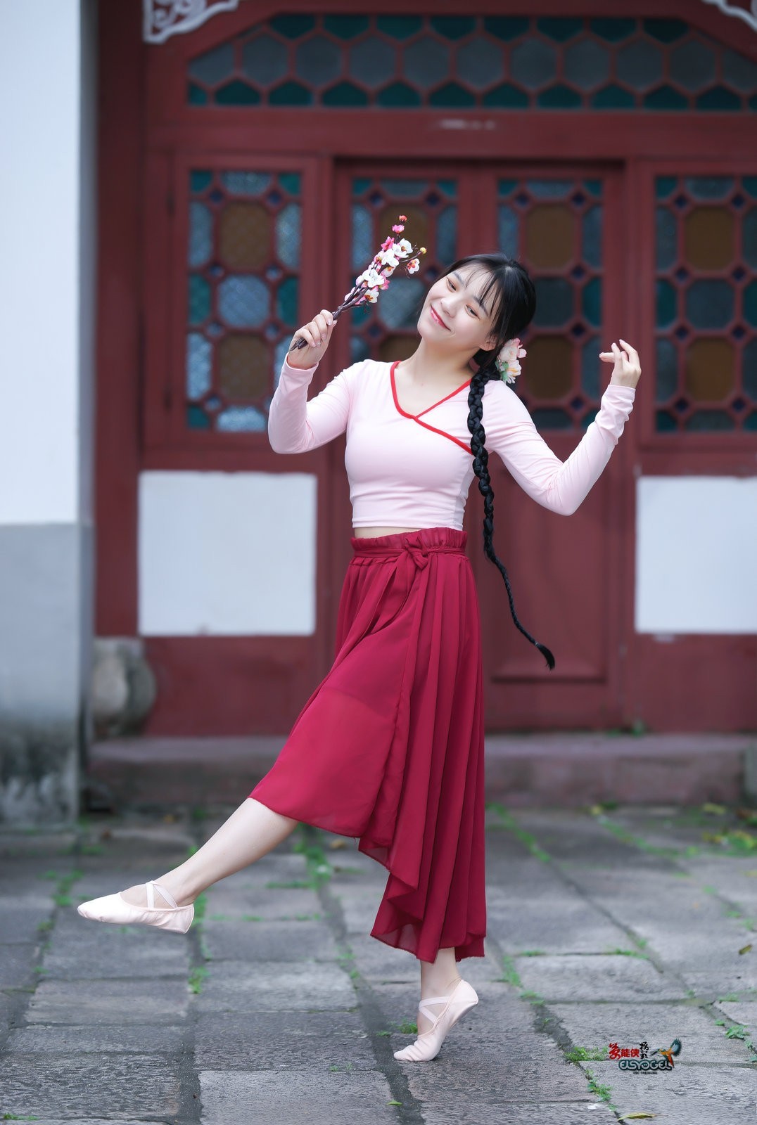 【女神舞红裙】---佳佳