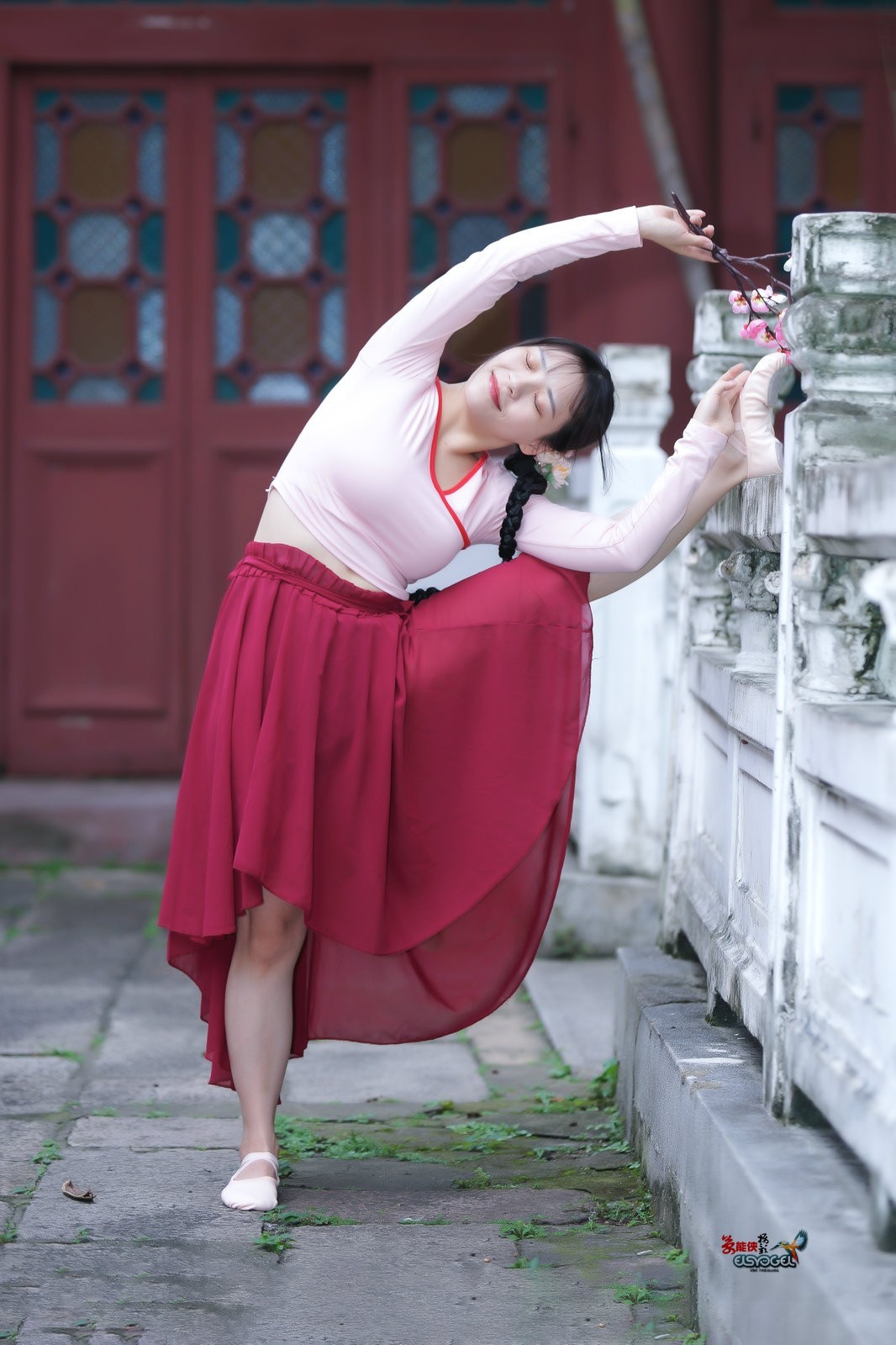 【女神舞红裙】---佳佳