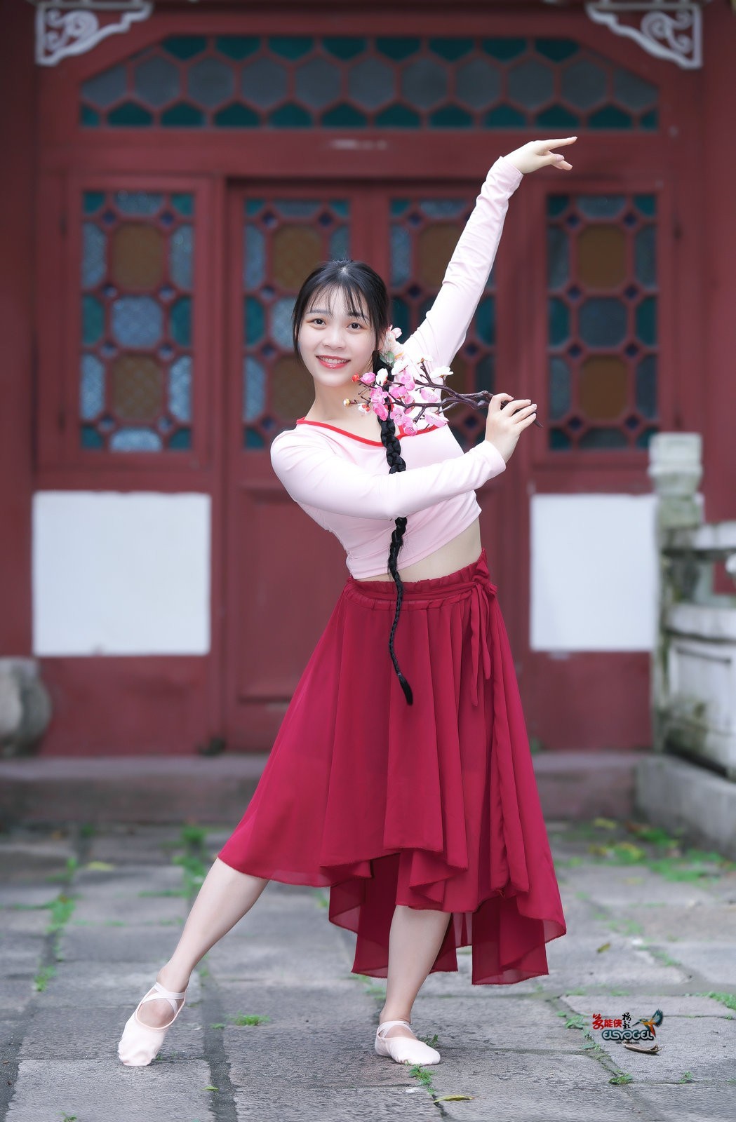 【女神舞红裙】---佳佳