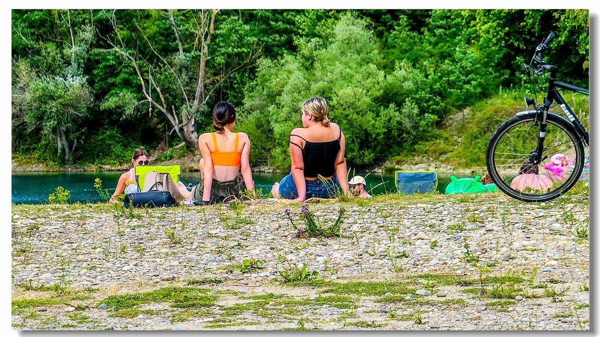 夏季休闲凉爽之--“人工湖”