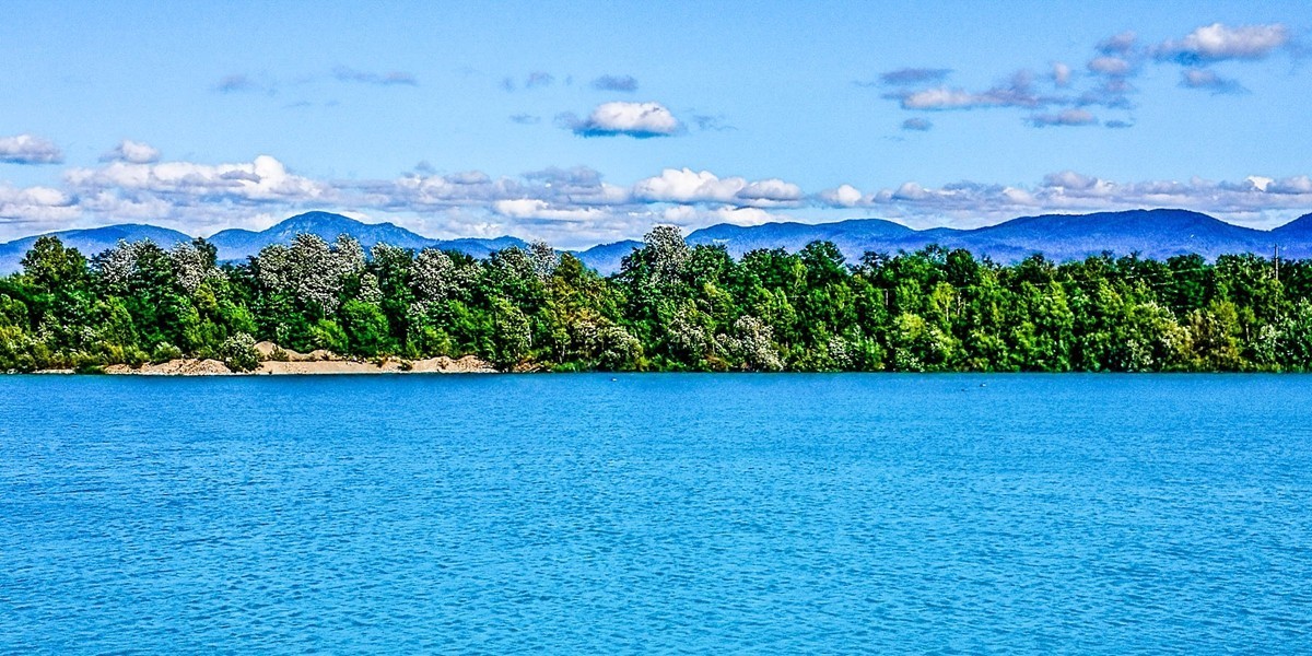 夏季休闲凉爽之--“人工湖”