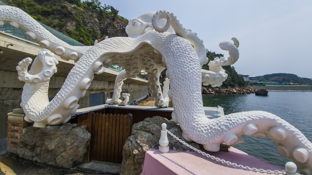 休 渔 期 的 渔 人 码 头