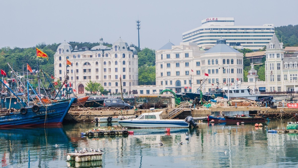 休 渔 期 的 渔 人 码 头