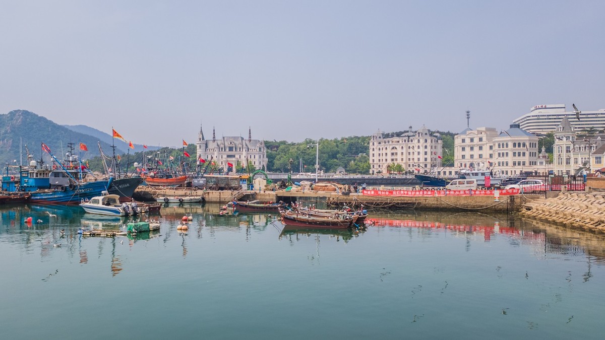 休 渔 期 的 渔 人 码 头