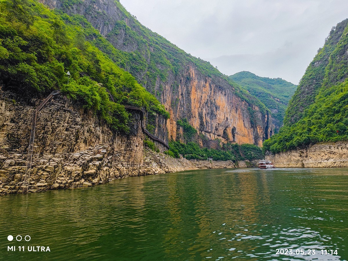 上海～成都～拉萨骑游随拍（22）船观雨雾中的三峡