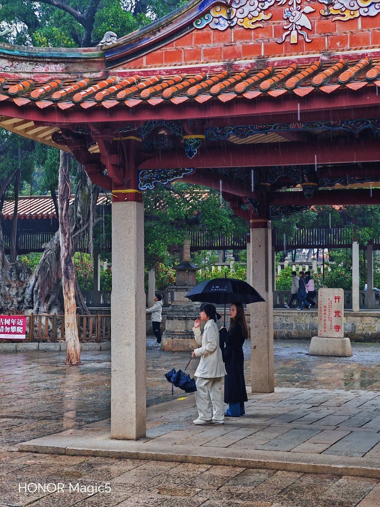 请假贴福建旅游《街拍扫街抓拍人物》片。最近又要出去趟暂时不能在上贴操作。