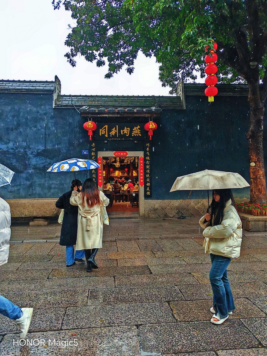 请假贴福建旅游《街拍扫街抓拍人物》片。最近又要出去趟暂时不能在上贴操作。