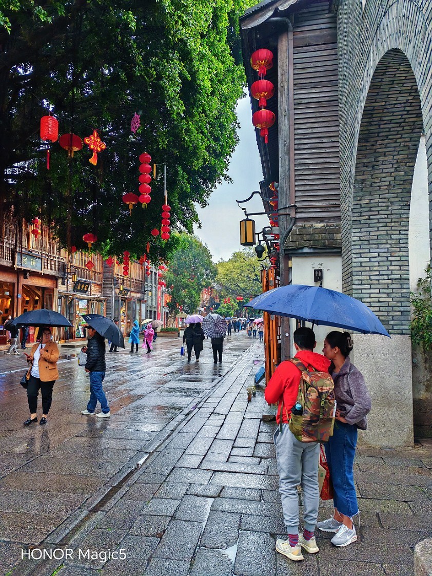 请假贴福建旅游《街拍扫街抓拍人物》片。最近又要出去趟暂时不能在上贴操作。