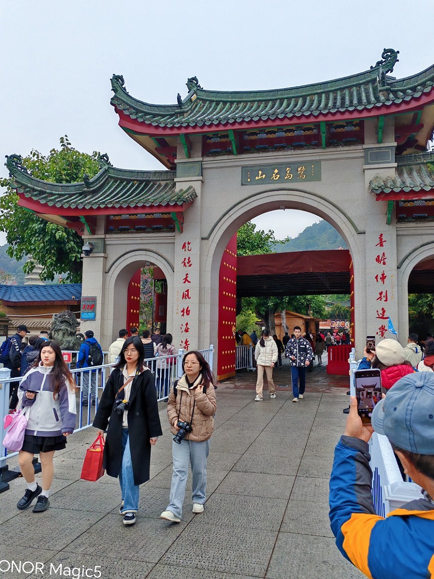 请假贴福建旅游《街拍扫街抓拍人物》片。最近又要出去趟暂时不能在上贴操作。