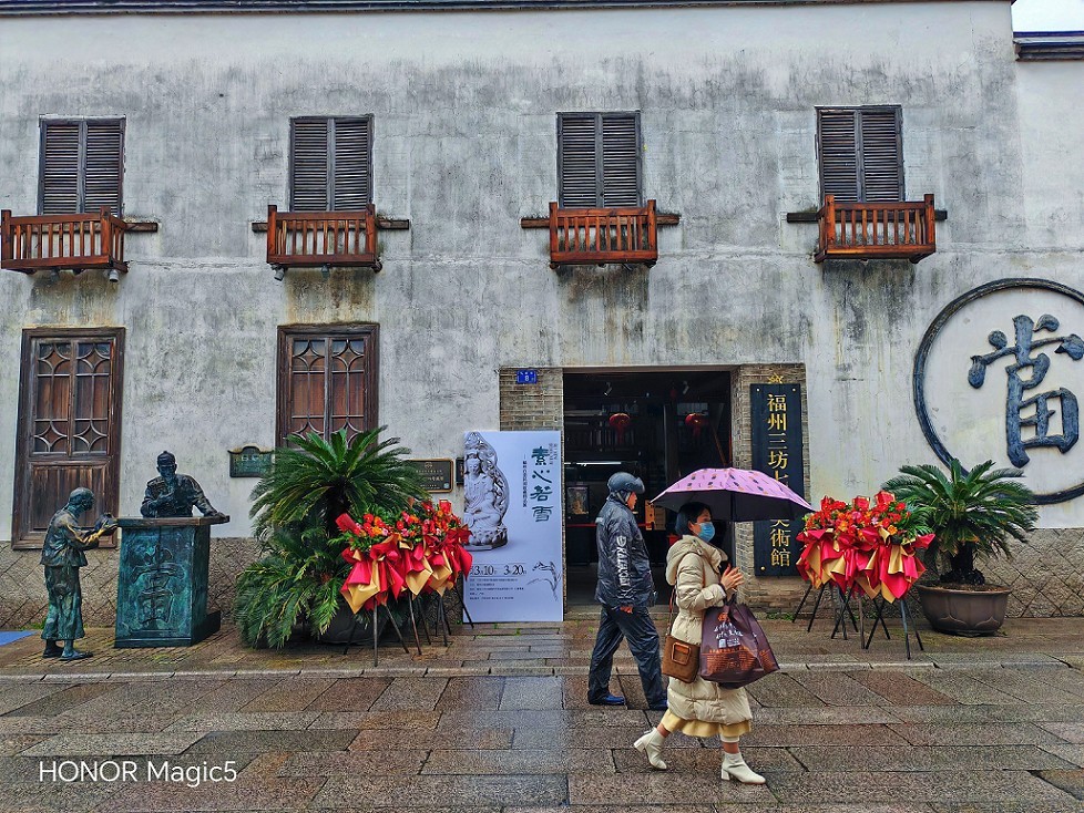 请假贴福建旅游《街拍扫街抓拍人物》片。最近又要出去趟暂时不能在上贴操作。