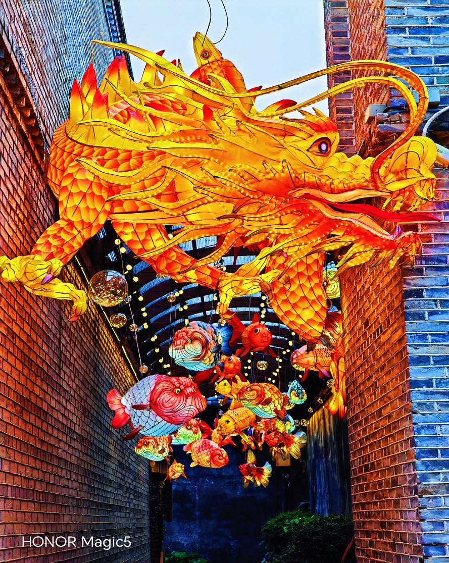 请假贴福建旅游《街拍扫街抓拍人物》片。最近又要出去趟暂时不能在上贴操作。