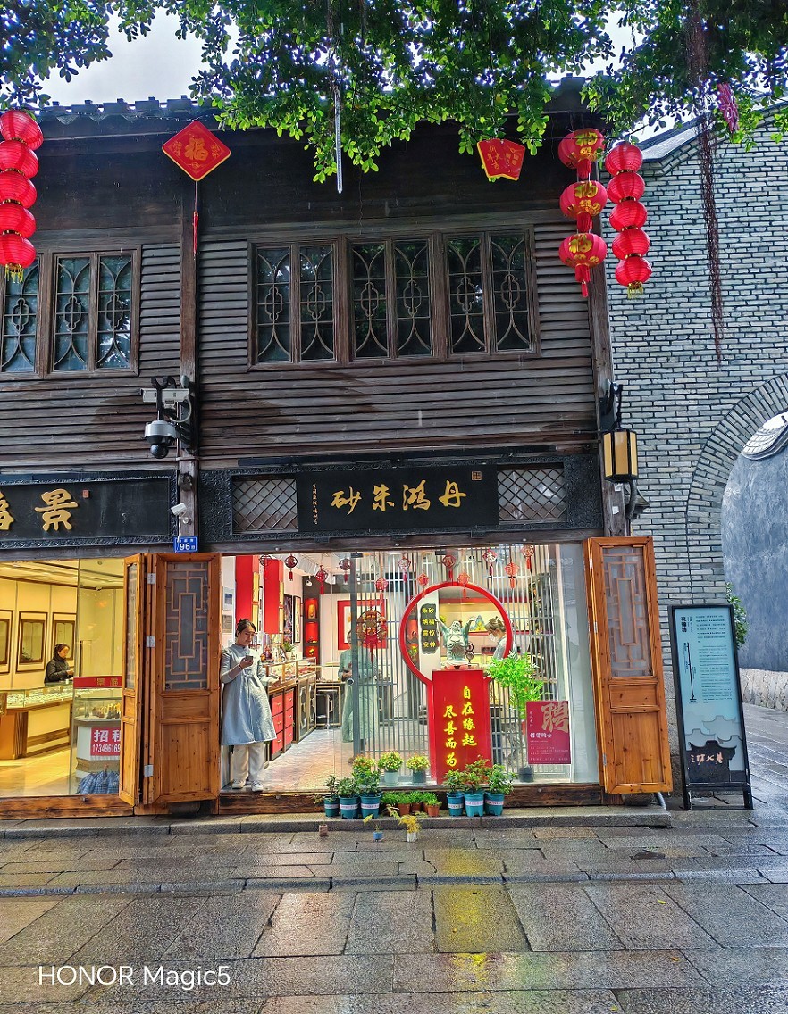 请假贴福建旅游《街拍扫街抓拍人物》片。最近又要出去趟暂时不能在上贴操作。