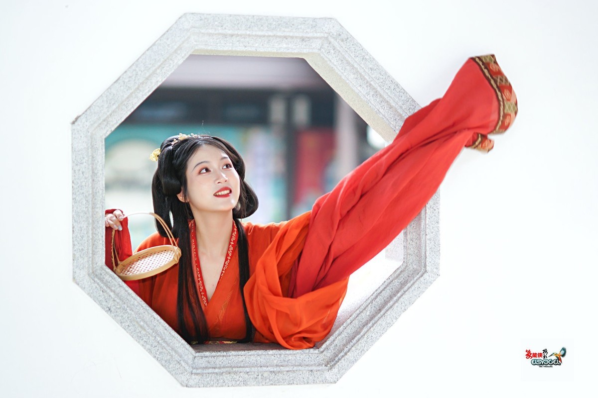 【窗台下美女】---淑娴