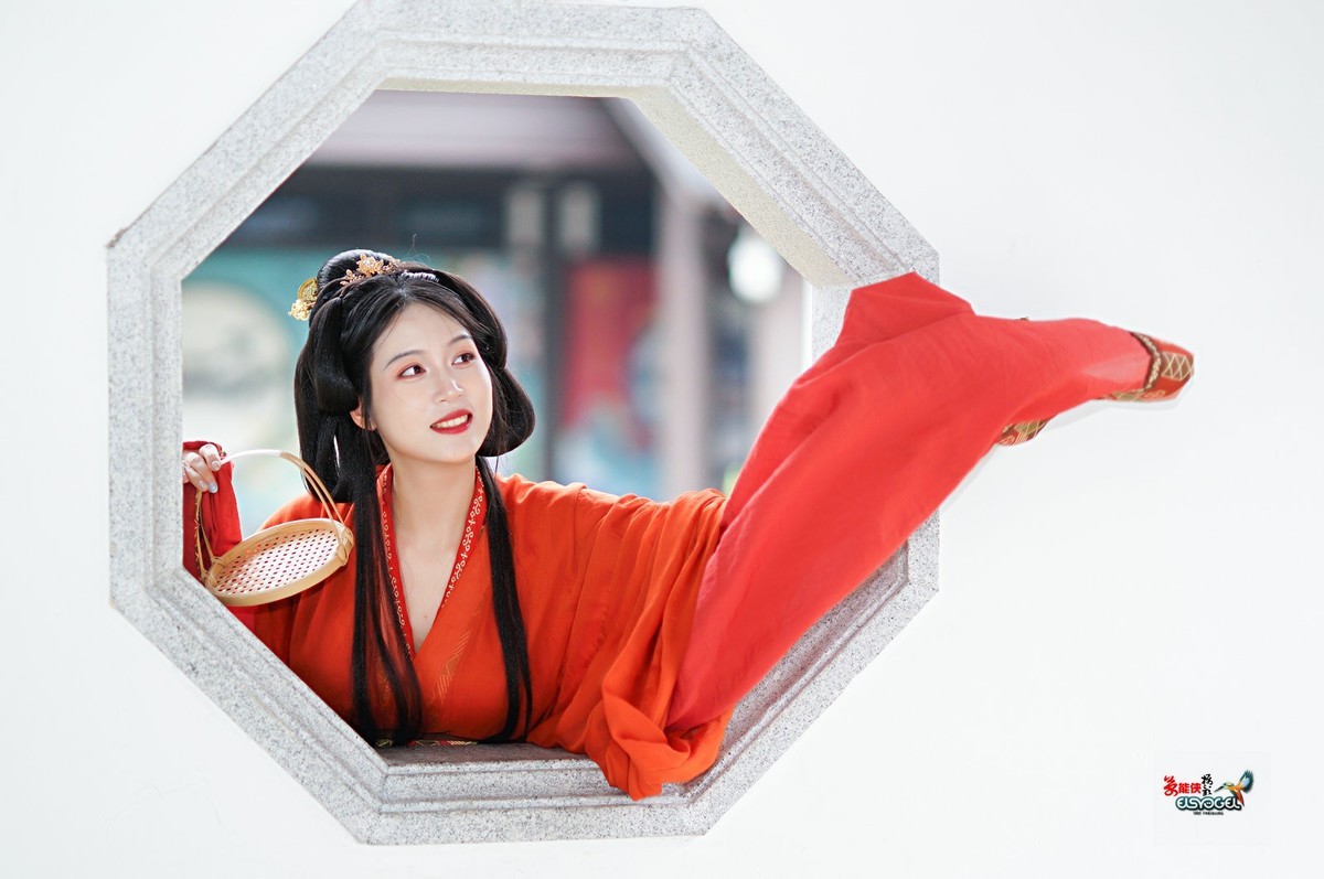 【窗台下美女】---淑娴