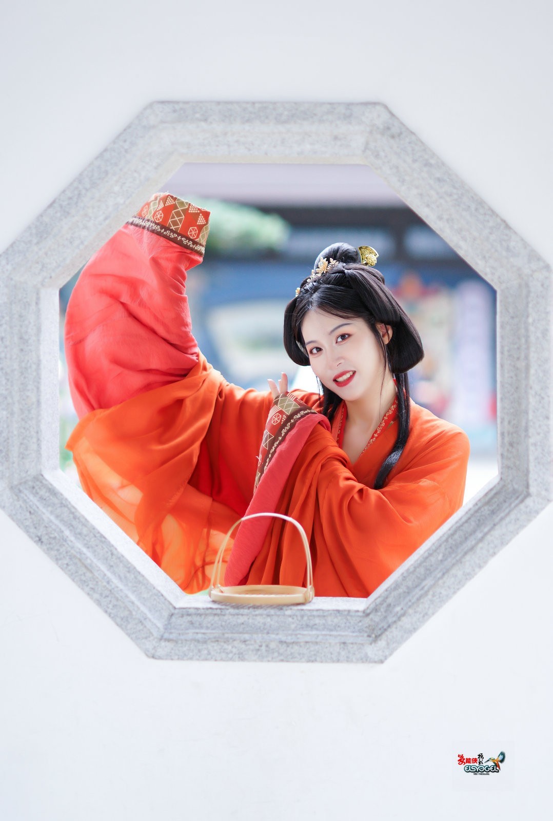 【窗台下美女】---淑娴