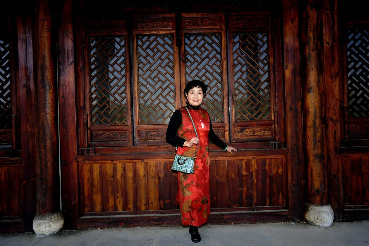 汉口里的佩佩服美女！