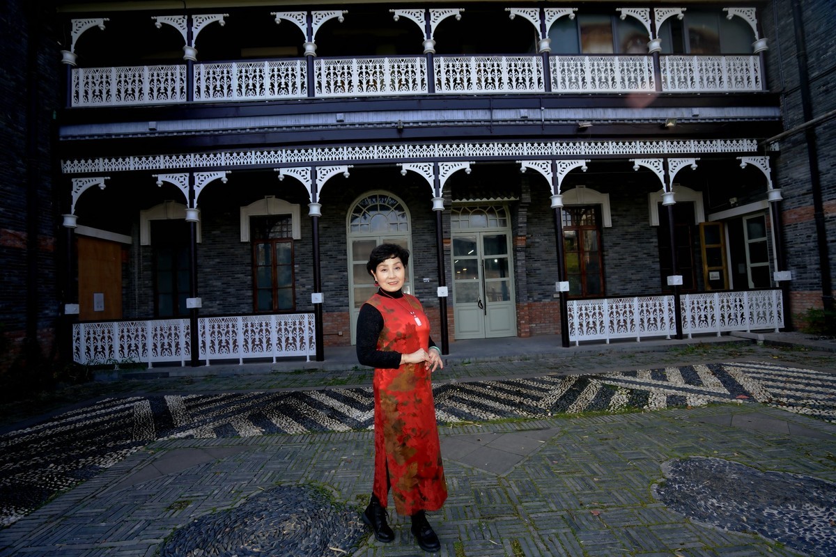 汉口里的佩佩服美女！