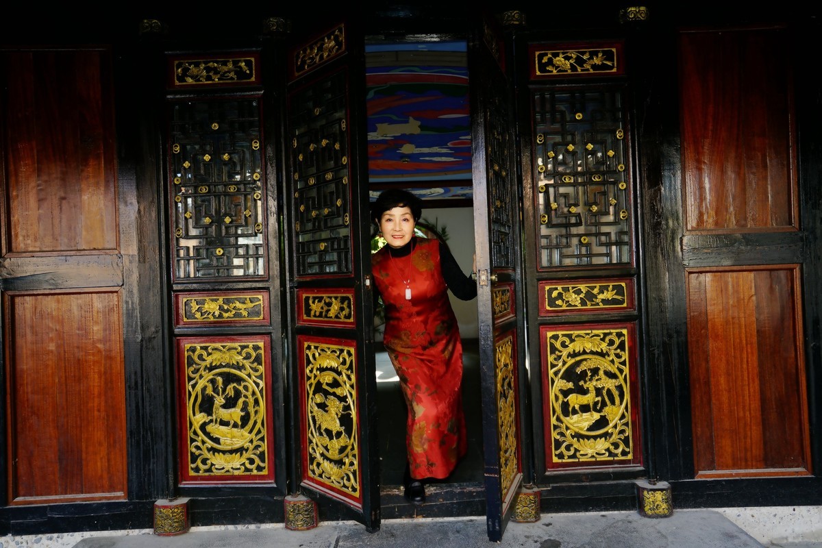 汉口里的佩佩服美女！