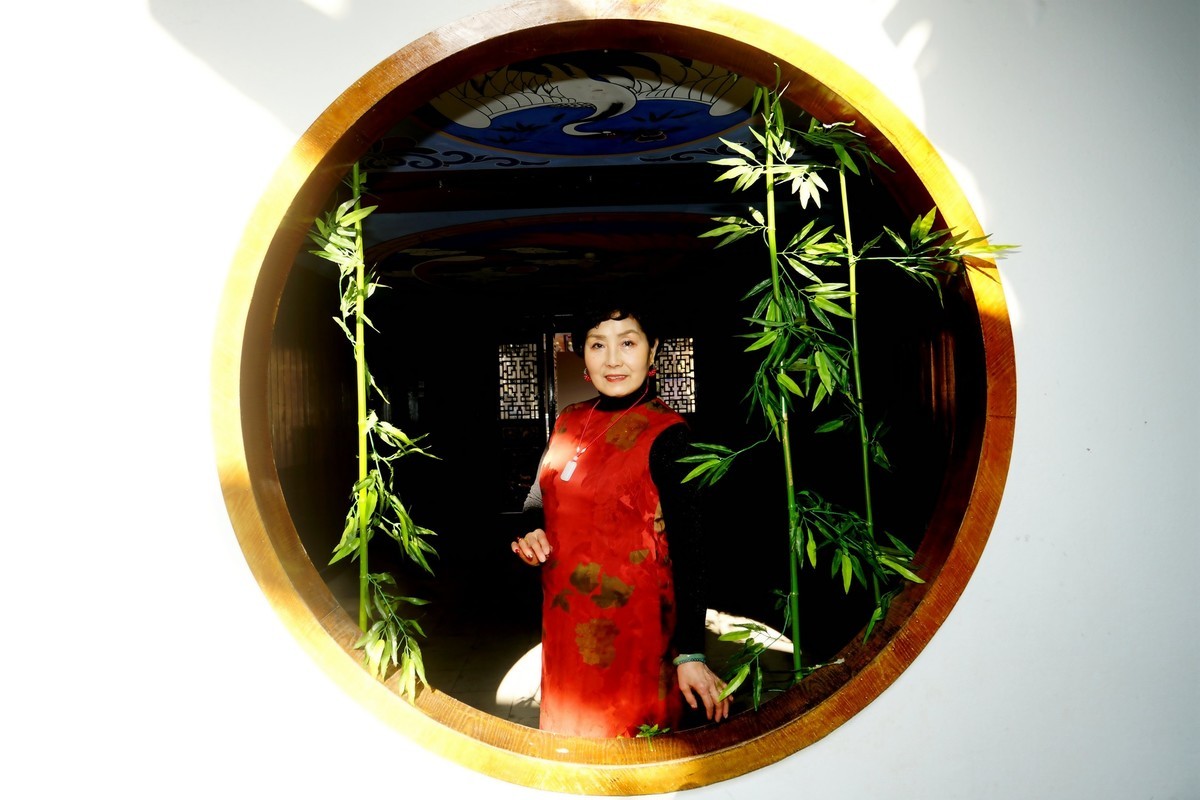 汉口里的佩佩服美女！