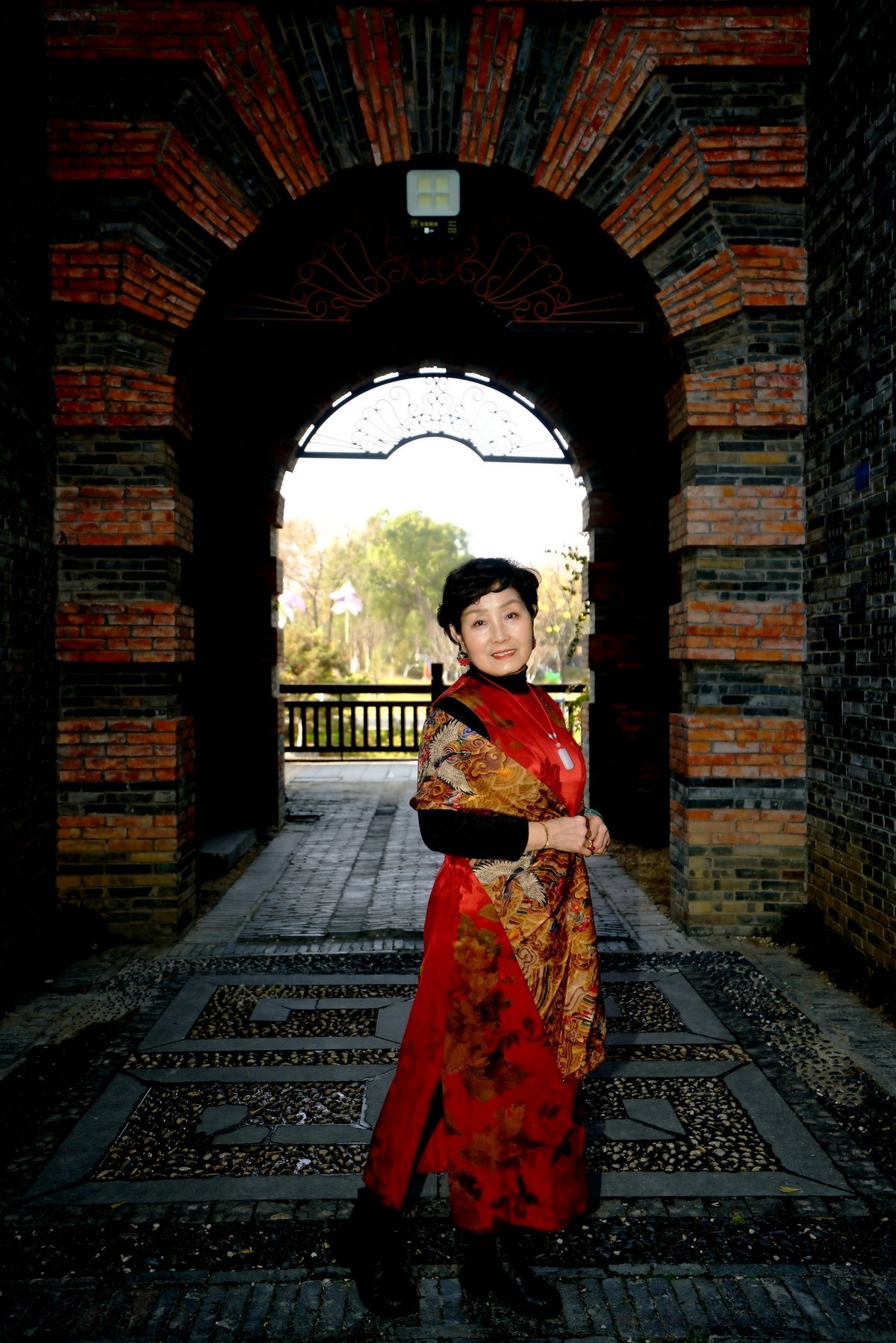 汉口里的佩佩服美女！