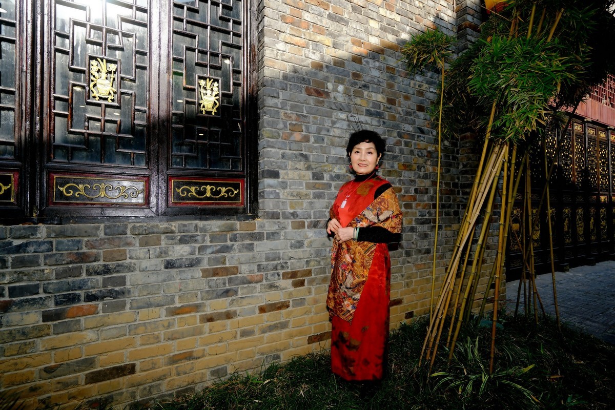 汉口里的佩佩服美女！