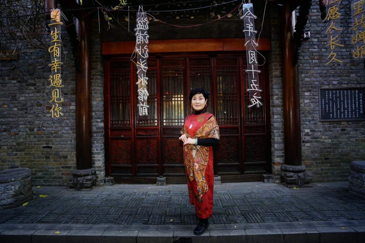 汉口里的佩佩服美女！