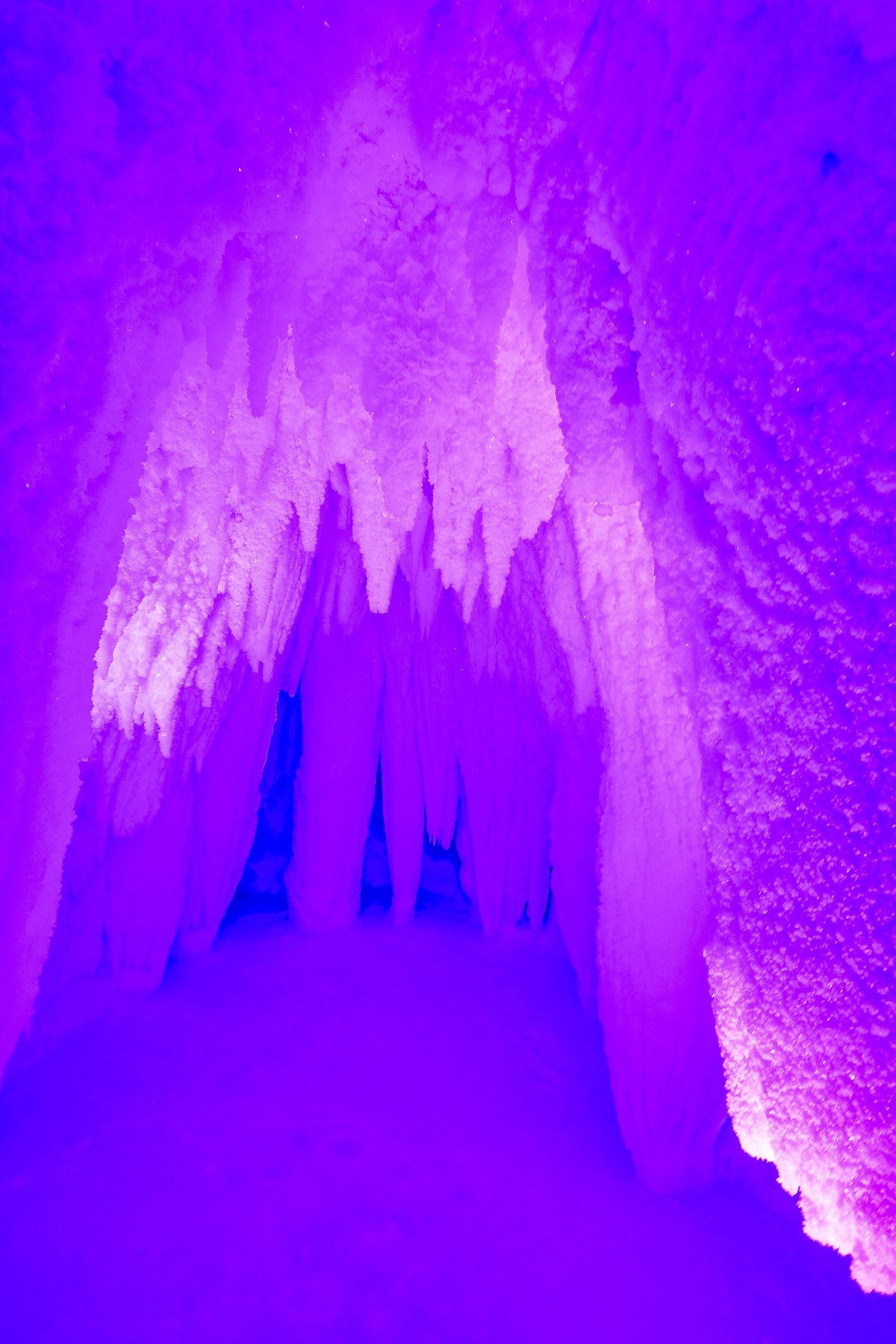 三百万年冰洞奇观