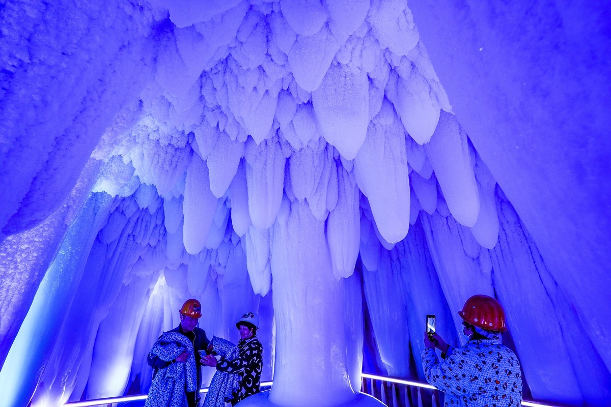 三百万年冰洞奇观