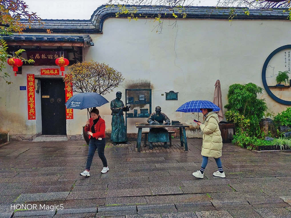 请假贴福建旅游《街拍扫街抓拍人物》片。最近又要出去趟暂时不能在上贴操作。