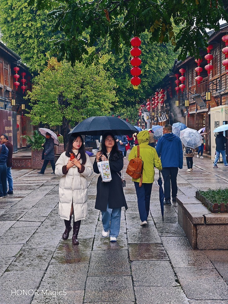 请假贴福建旅游《街拍扫街抓拍人物》片。最近又要出去趟暂时不能在上贴操作。