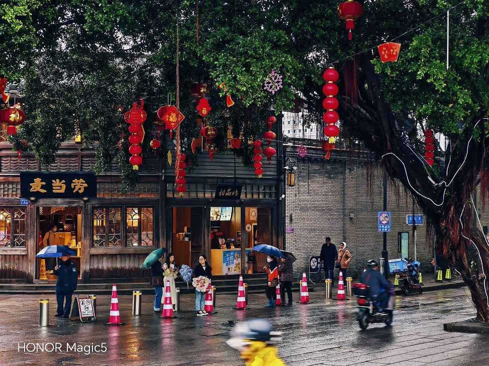 请假贴福建旅游《街拍扫街抓拍人物》片。最近又要出去趟暂时不能在上贴操作。