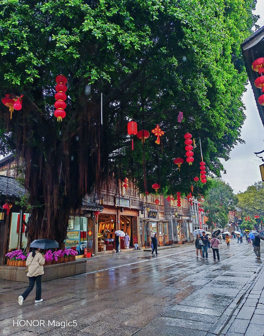 请假贴福建旅游《街拍扫街抓拍人物》片。最近又要出去趟暂时不能在上贴操作。