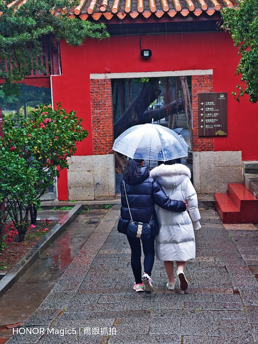 请假贴福建旅游《街拍扫街抓拍人物》片。最近又要出去趟暂时不能在上贴操作。