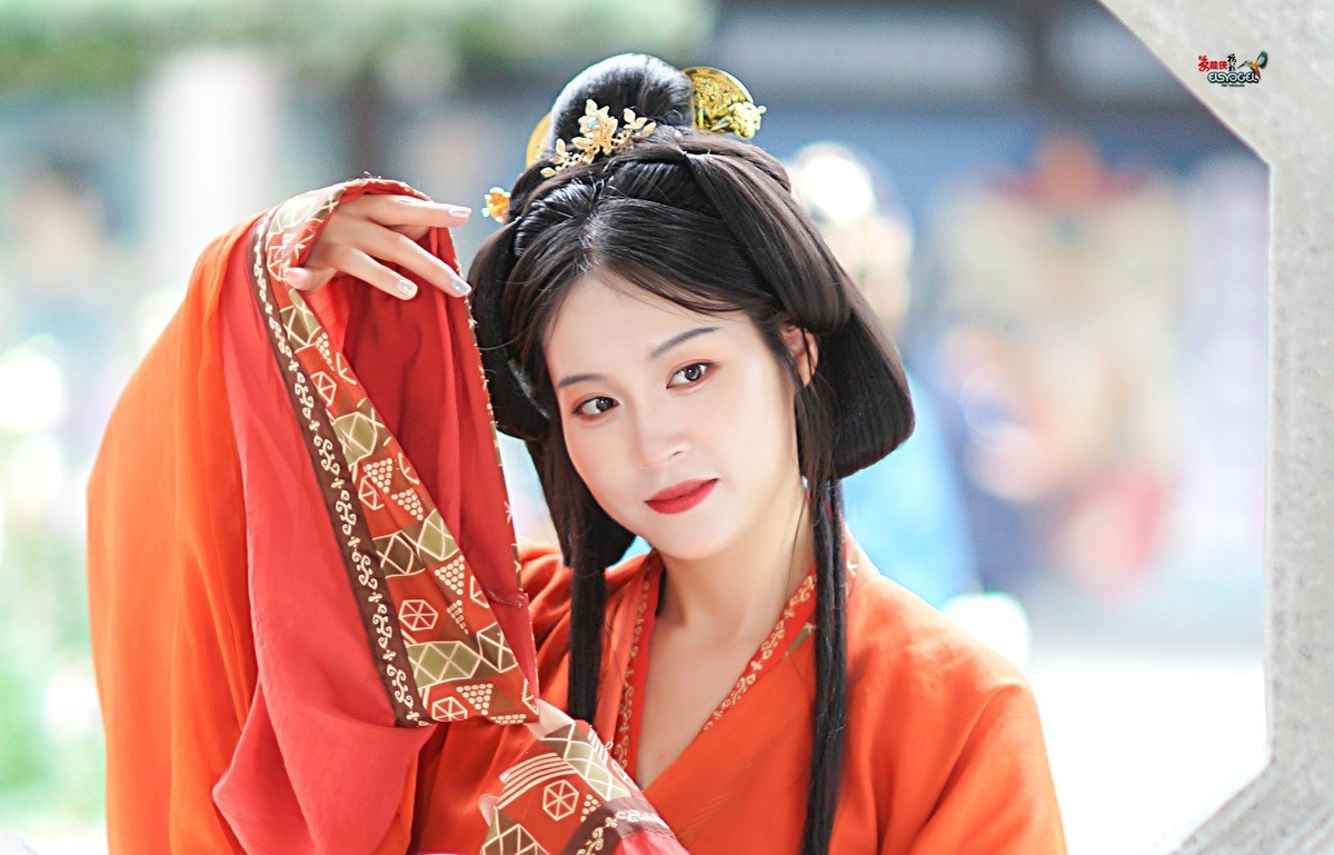 【窗台下美女】---淑娴