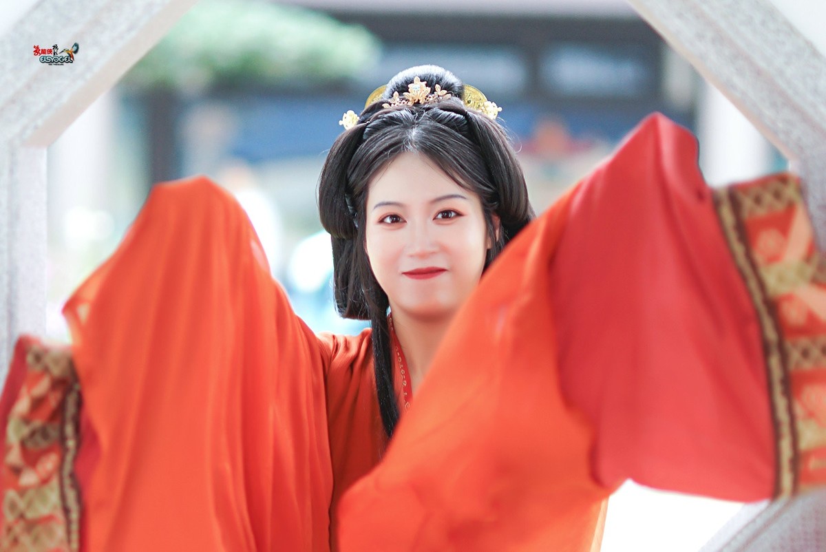 【窗台下美女】---淑娴