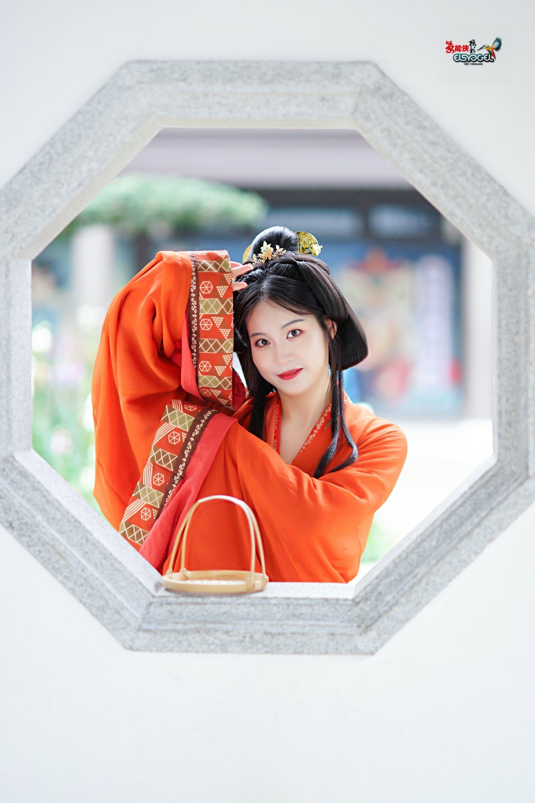 【窗台下美女】---淑娴