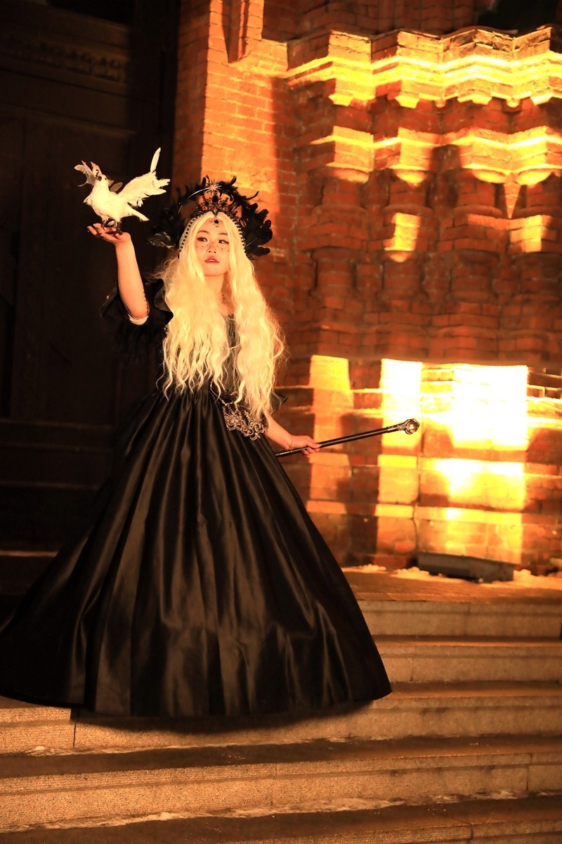 圣萦菲亚大教堂前抓拍--哈尓滨1