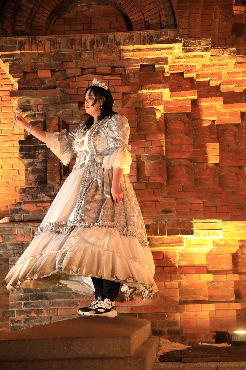 圣萦菲亚大教堂前抓拍--哈尓滨1